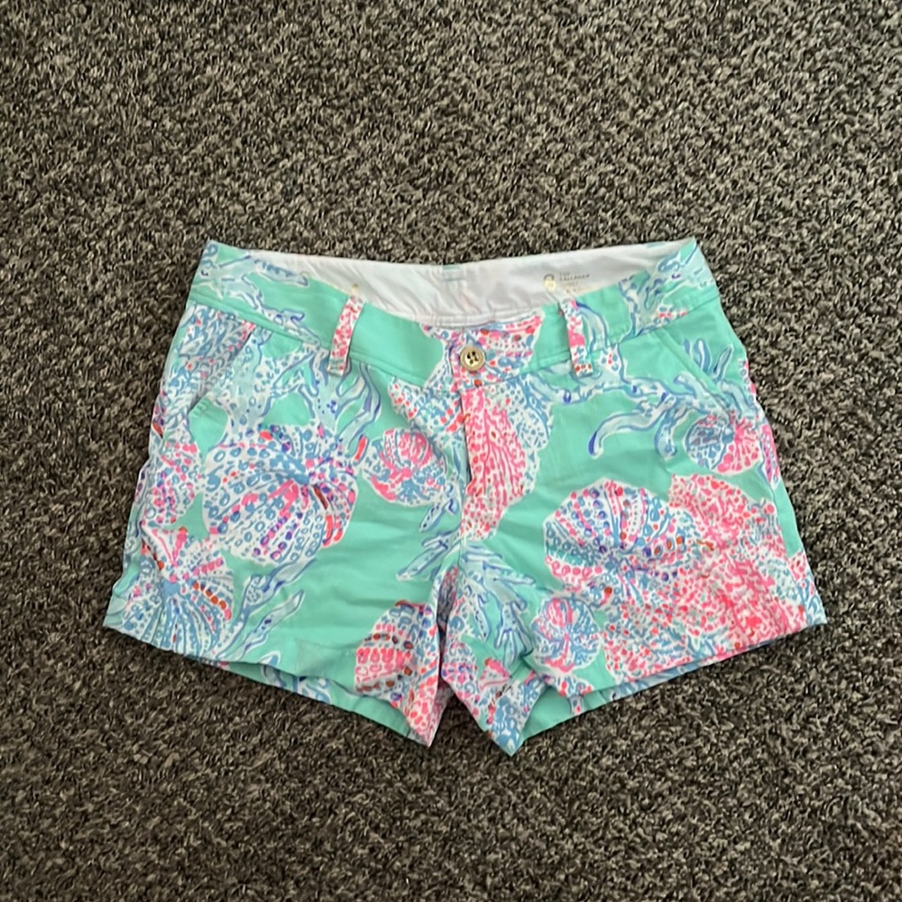 Lilly Pulitzer Callahan shorts in “Fansea”
